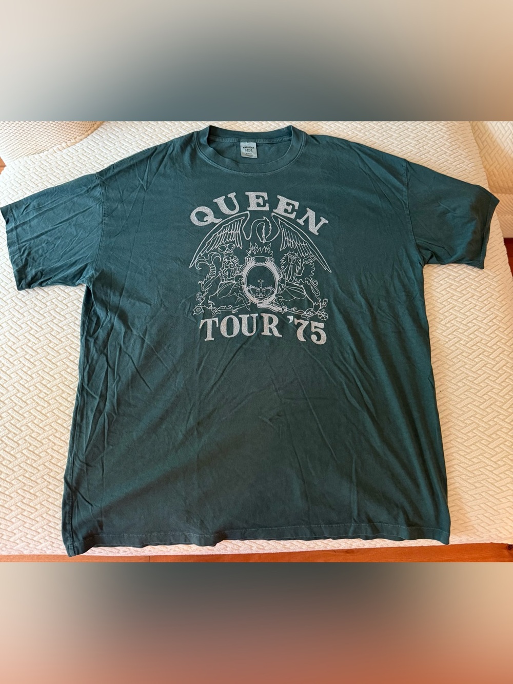 American Eagle AE Queen Band Tee